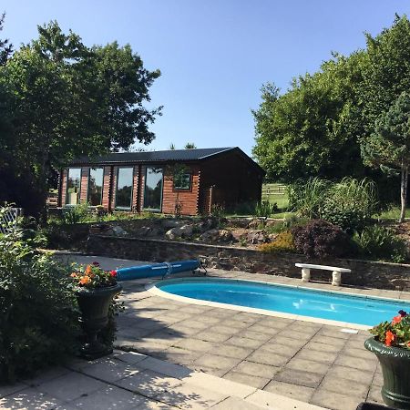 Tudor Lodge With Pool & Bbq Cabin 利斯卡德 外观 照片