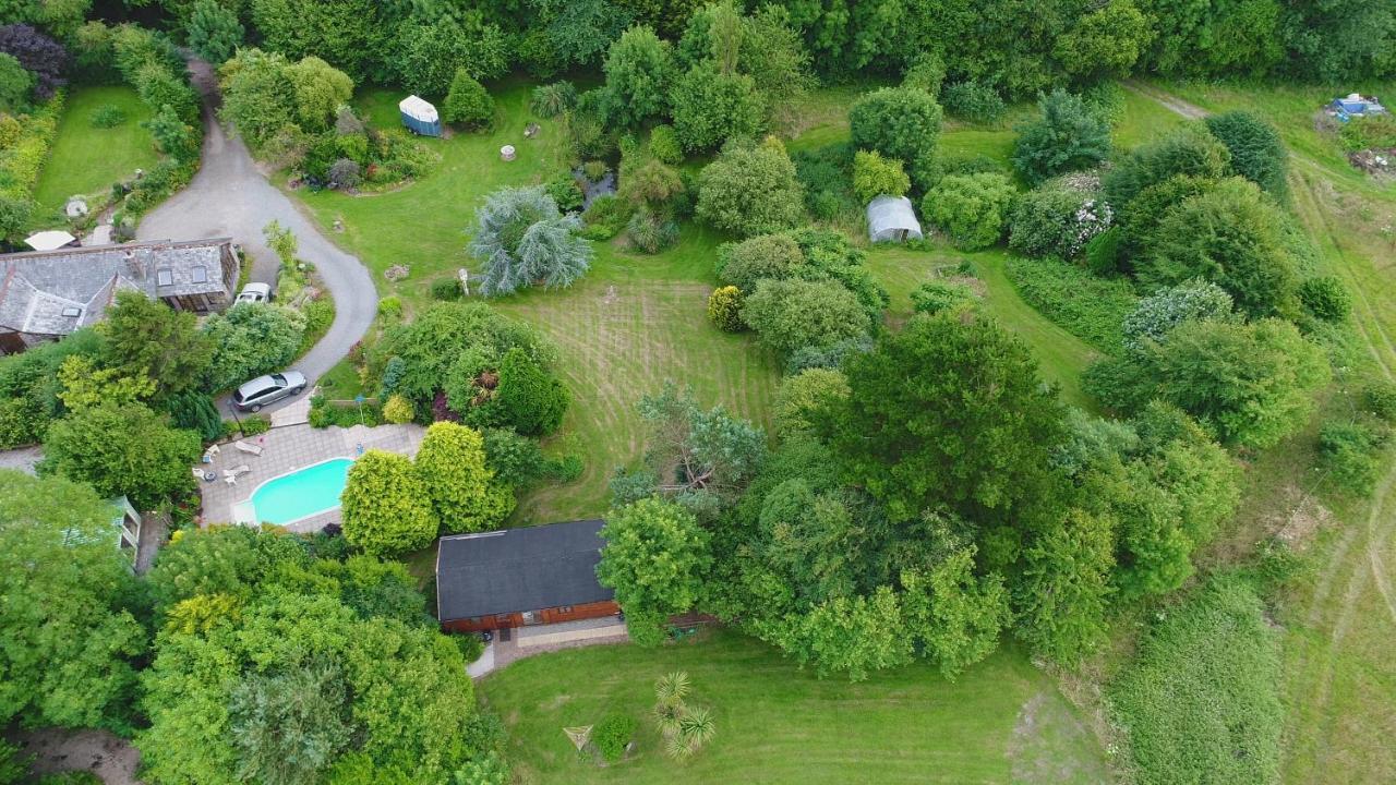 Tudor Lodge With Pool & Bbq Cabin 利斯卡德 外观 照片