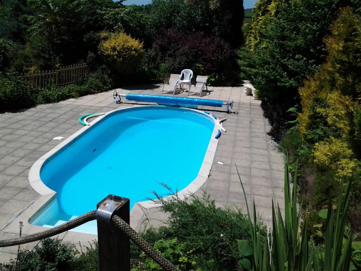 Tudor Lodge With Pool & Bbq Cabin 利斯卡德 外观 照片