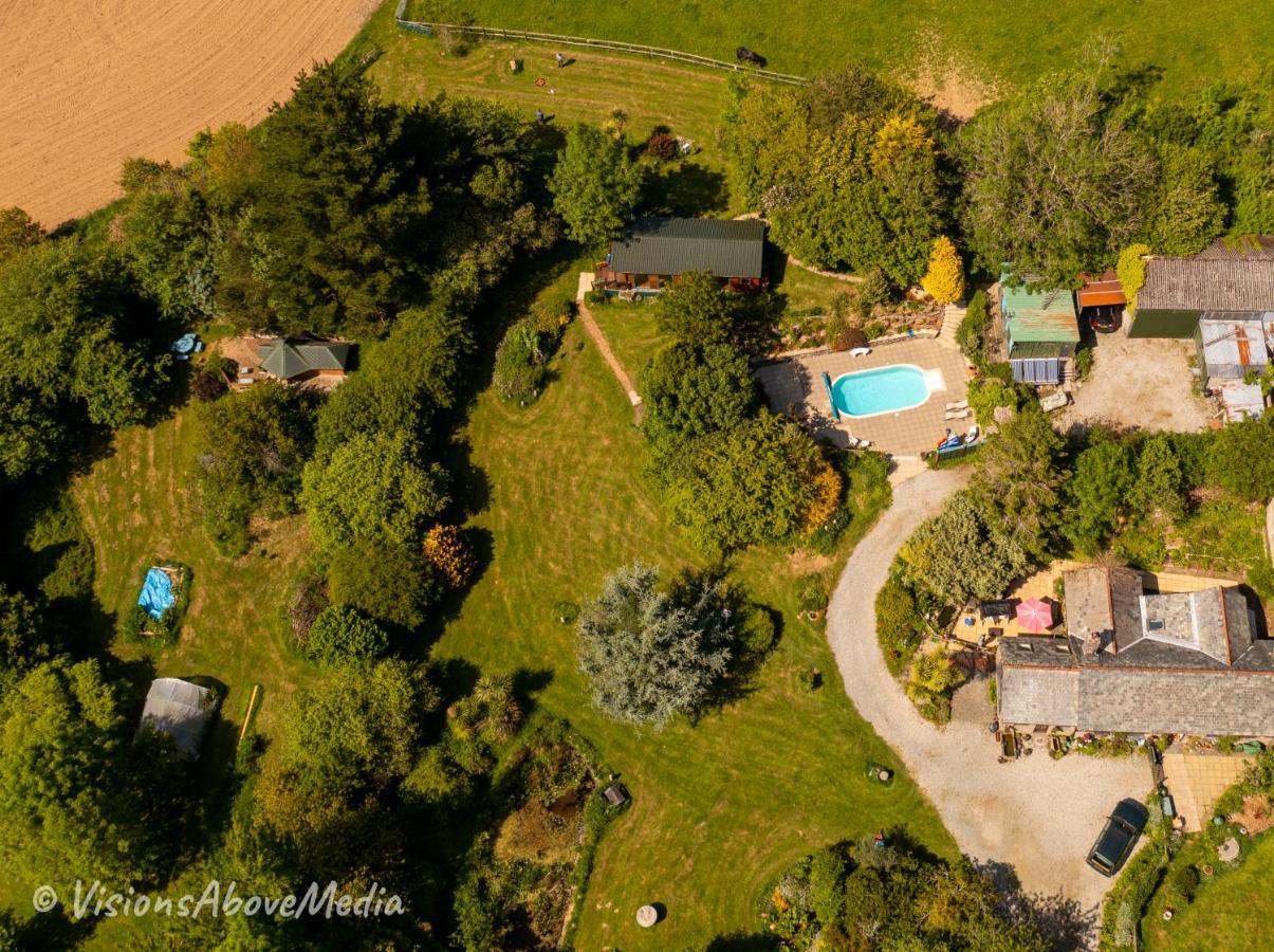 Tudor Lodge With Pool & Bbq Cabin 利斯卡德 外观 照片