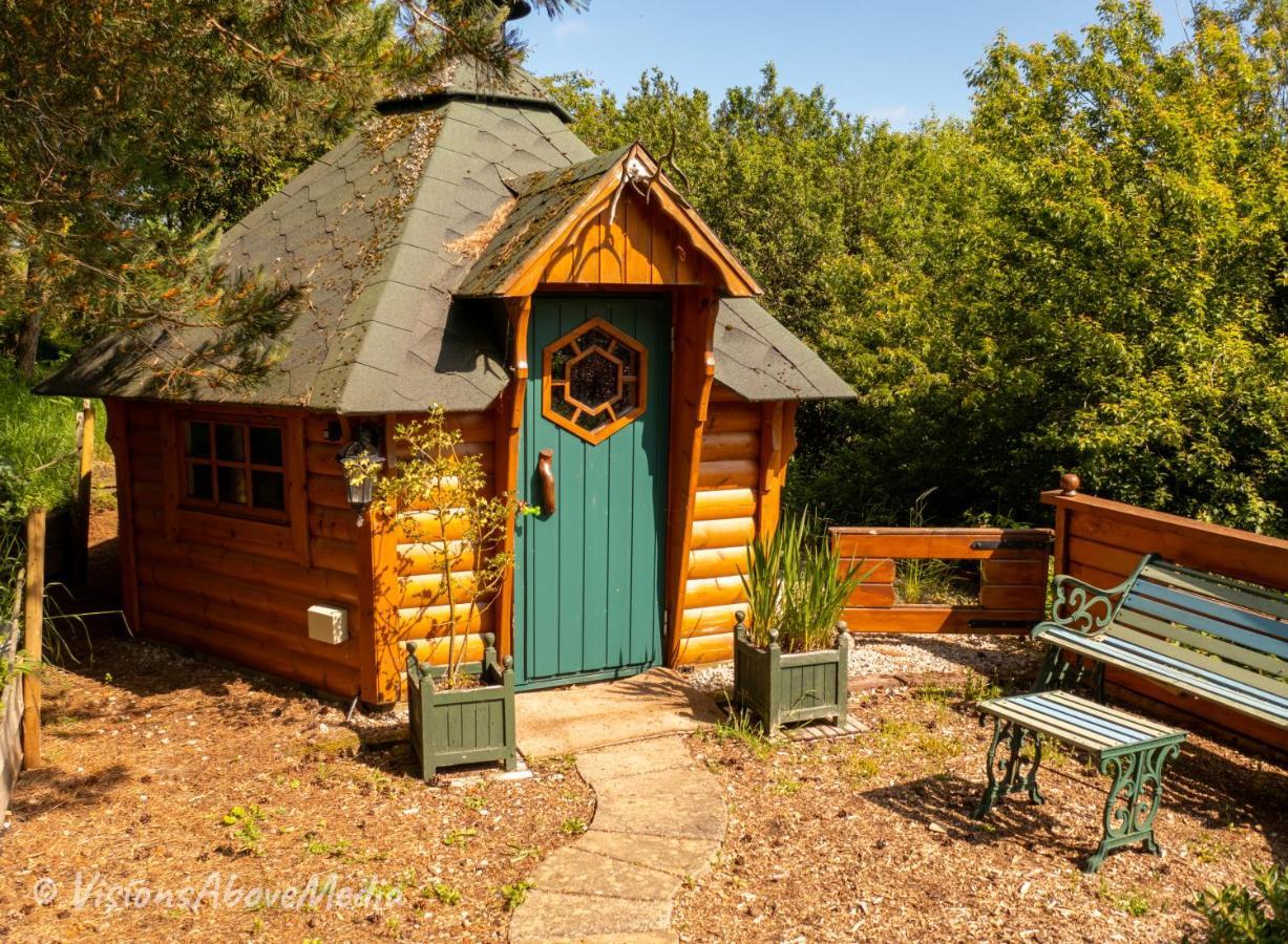 Tudor Lodge With Pool & Bbq Cabin 利斯卡德 外观 照片