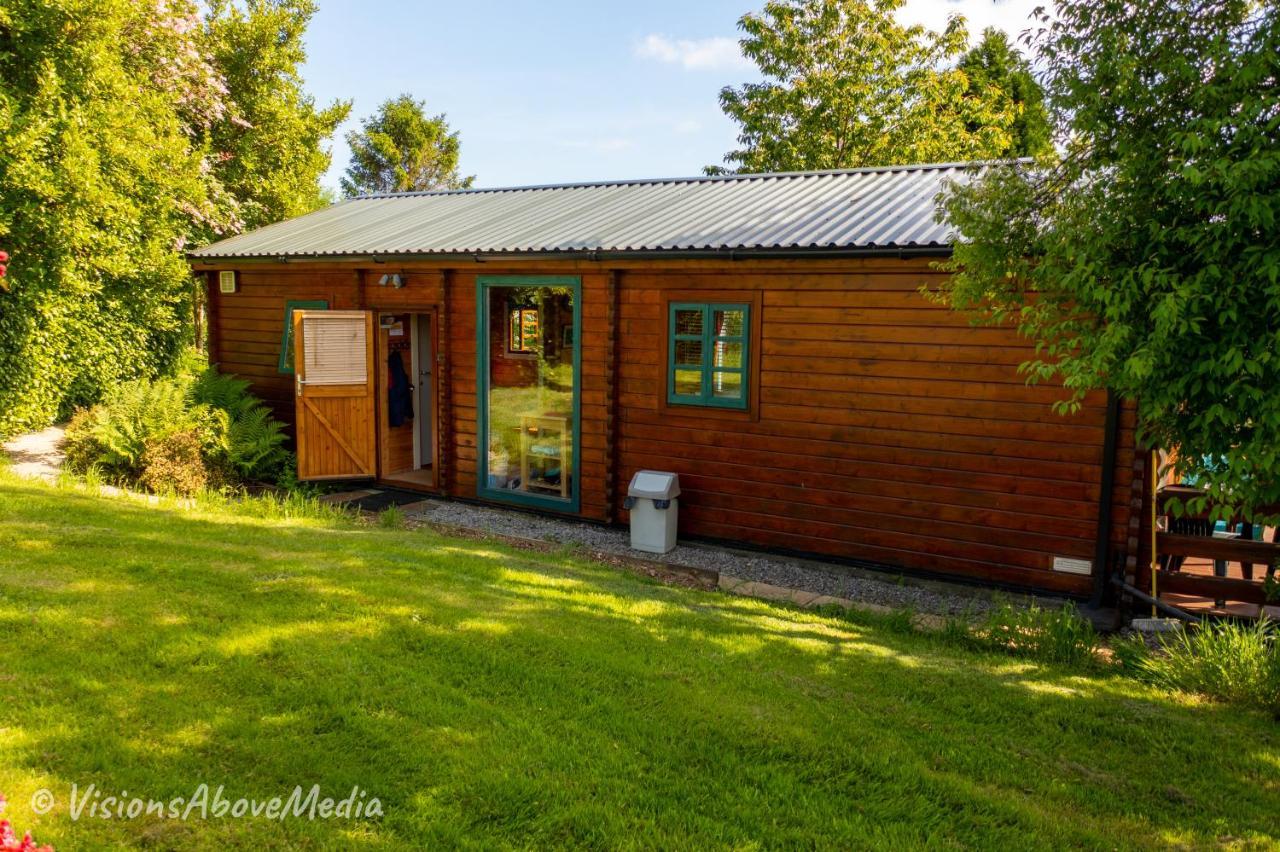 Tudor Lodge With Pool & Bbq Cabin 利斯卡德 外观 照片